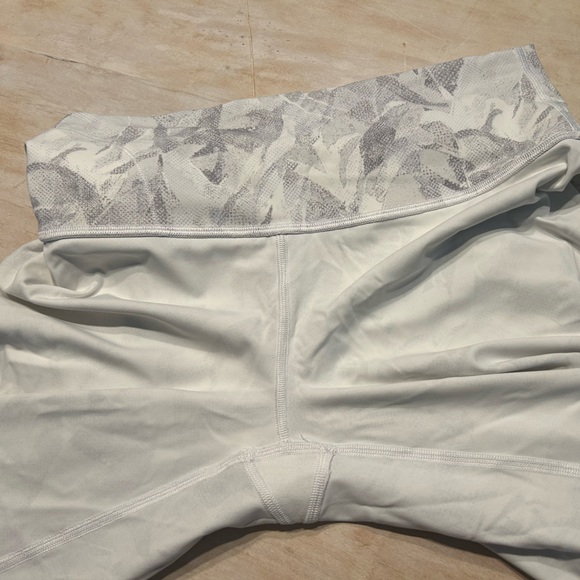 Lululemon yoga pant - Picture 5 of 7